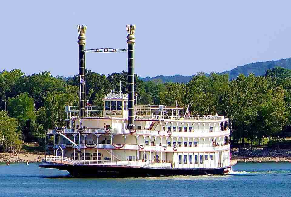 Showboat Branson Belle